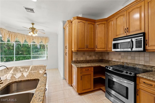 kitchen with a sink, stainless steel appliances, backsplash, and visible vents