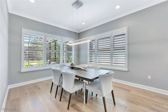 dining room with recessed lighting, light wood-type flooring, baseboards, and ornamental molding