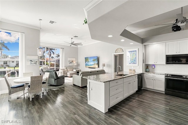 kitchen featuring visible vents, a peninsula, electric range, a sink, and crown molding