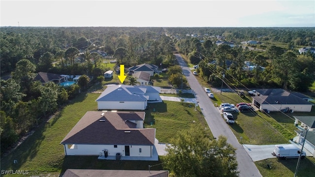 bird's eye view featuring a wooded view