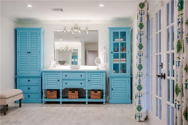 13189 Valewood Dr, Naples, FL 34119 - full bath with double vanity and ornamental molding