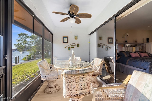 sunroom featuring a ceiling fan