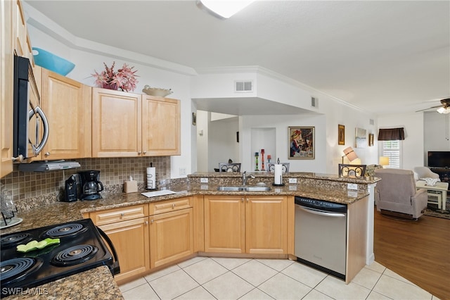 kitchen with visible vents, light brown cabinetry, open floor plan, appliances with stainless steel finishes, and a sink