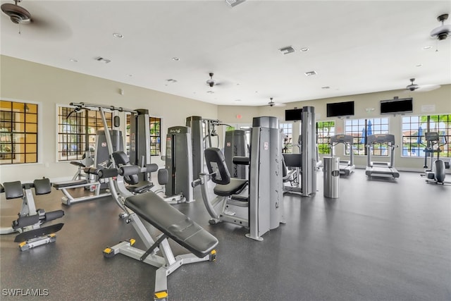 workout area featuring visible vents, recessed lighting, baseboards, and a ceiling fan