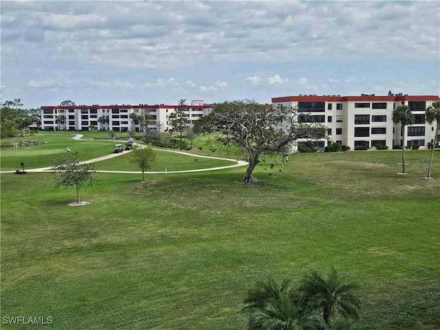 view of property's community featuring a lawn