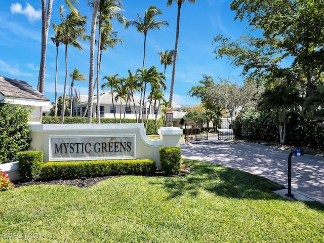 community sign featuring a lawn and fence