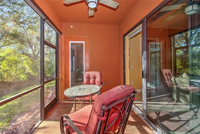 sunroom with ceiling fan