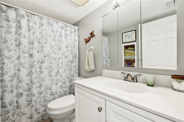 full bathroom with visible vents, toilet, vanity, and a shower with curtain