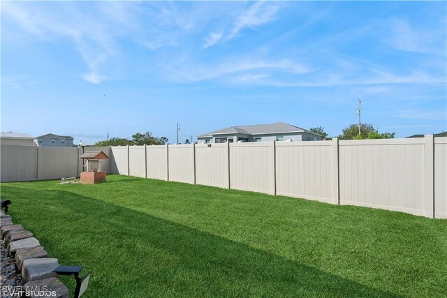 view of yard featuring a fenced backyard