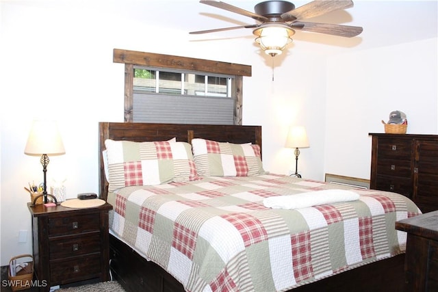 bedroom with ceiling fan