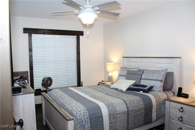 bedroom featuring a ceiling fan