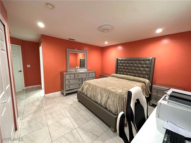 bedroom with recessed lighting, visible vents, and baseboards