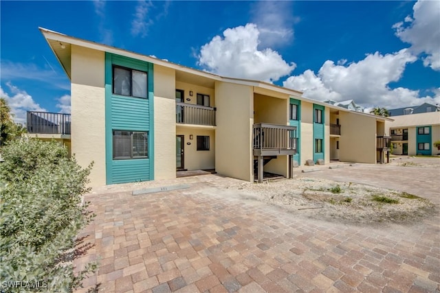 view of front of property featuring stucco siding