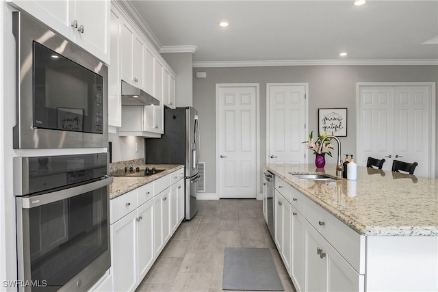 kitchen featuring a center island with sink, stainless steel appliances, a sink, under cabinet range hood, and white cabinetry