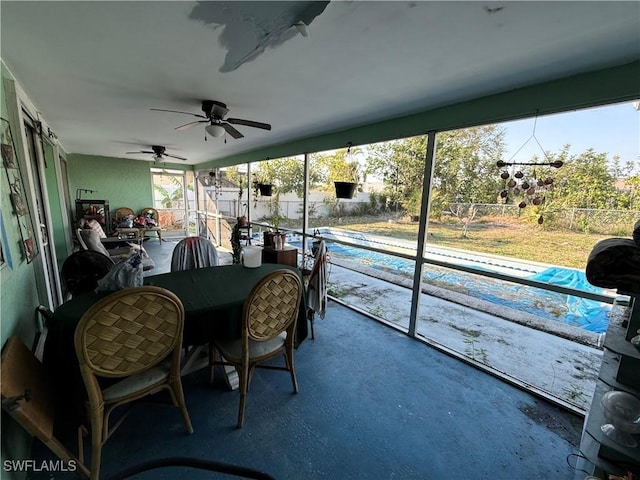 sunroom featuring a ceiling fan