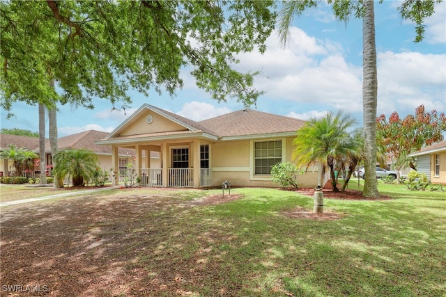 view of front of house with stucco siding, covered porch, and a front yard