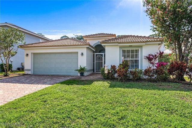 view of front of home featuring a garage, a front lawn, driveway, and stucco siding