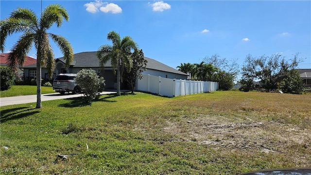 Listing photo 2 for 1408 NW 4th St, Cape Coral FL 33993