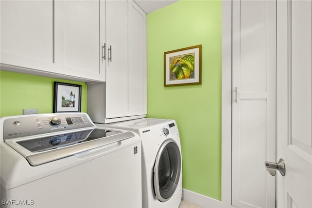 laundry room featuring cabinet space, independent washer and dryer, and baseboards