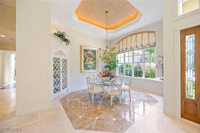 dining area featuring a raised ceiling, recessed lighting, crown molding, and baseboards