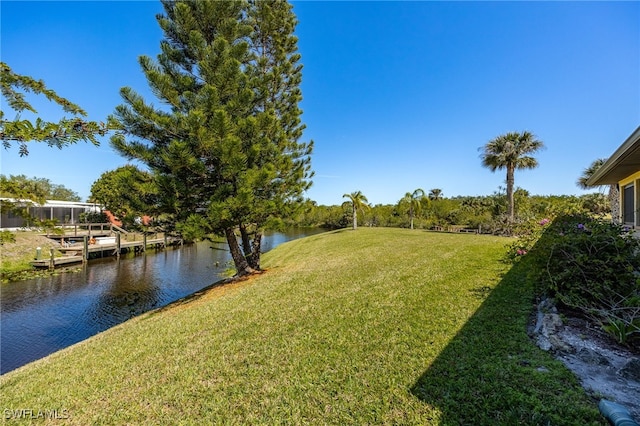 view of yard featuring a water view