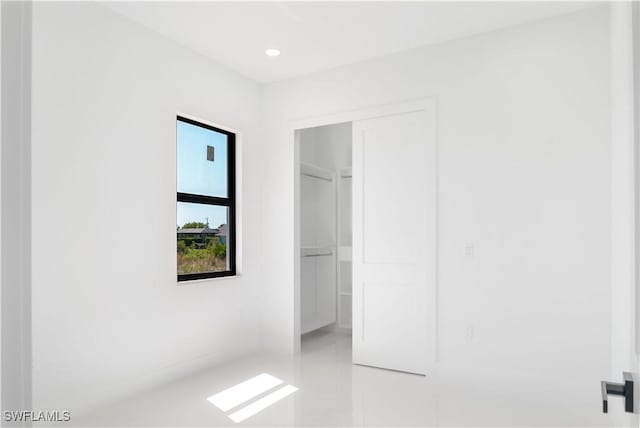 unfurnished bedroom featuring recessed lighting and a closet