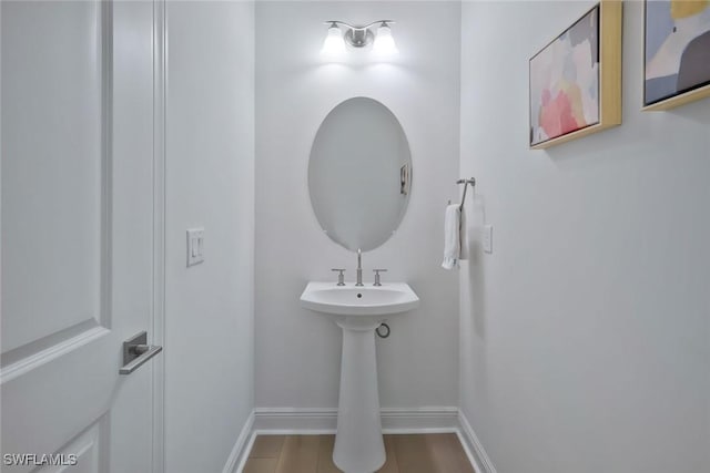 10111 Palazzo Dr, Naples, FL 34119 - bathroom with baseboards