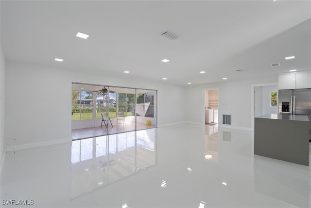 empty room with washing machine and clothes dryer, visible vents, recessed lighting, and baseboards