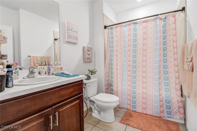 full bath featuring tile patterned floors, curtained shower, toilet, and vanity