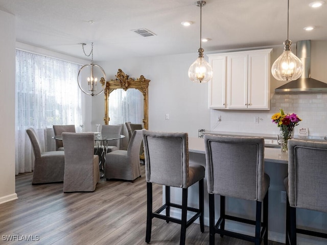 dining room with a notable chandelier, recessed lighting, visible vents, and light wood finished floors