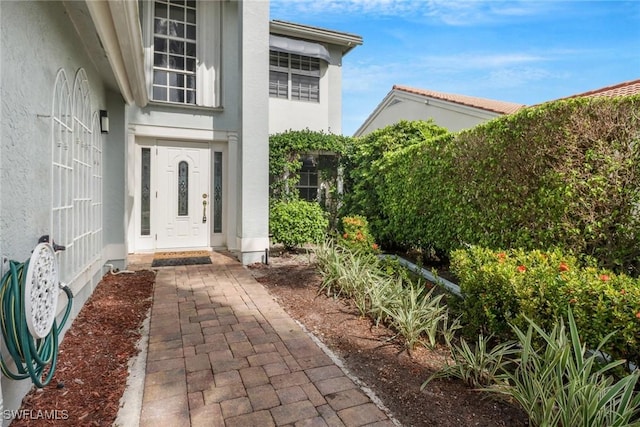 property entrance featuring stucco siding