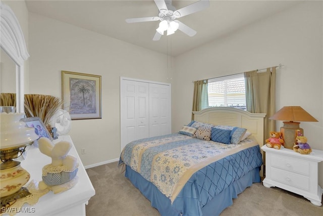 bedroom featuring baseboards, a ceiling fan, a closet, and light carpet