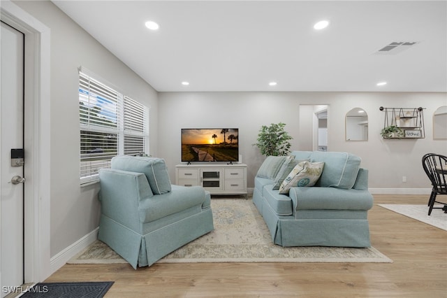 living area featuring recessed lighting, baseboards, and light wood-style floors