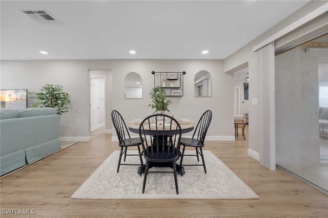 dining area featuring light wood-style flooring, recessed lighting, visible vents, and baseboards