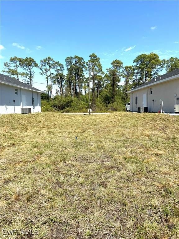 view of yard featuring central AC unit