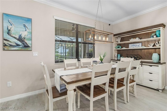 dining area with baseboards and ornamental molding