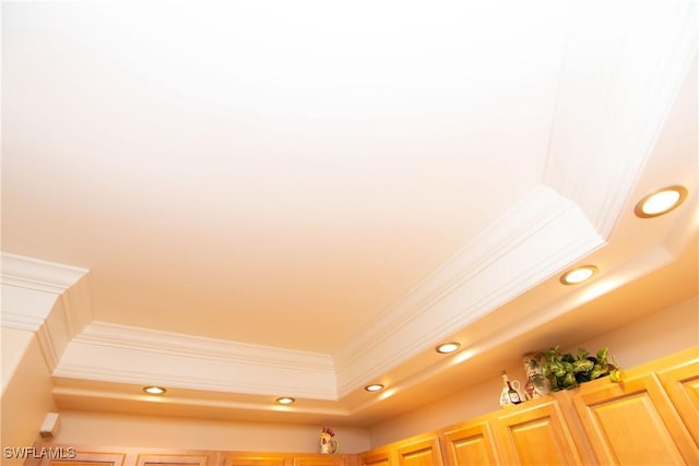 room details with crown molding and recessed lighting