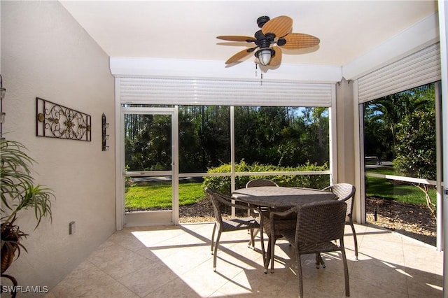 sunroom with a ceiling fan