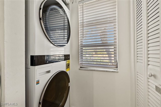 laundry area with laundry area and stacked washer and clothes dryer