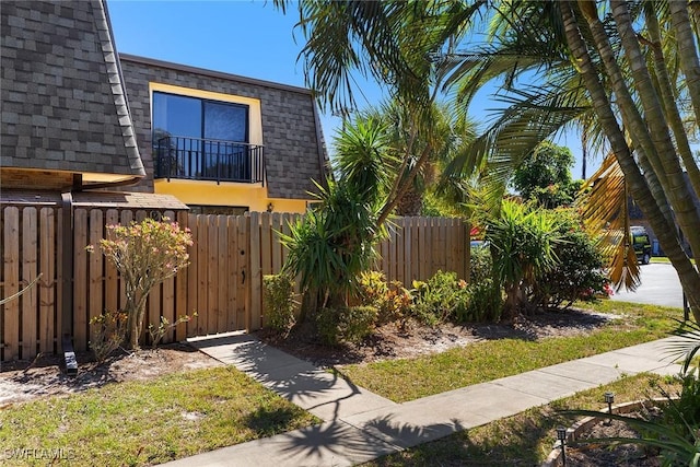 view of yard featuring fence