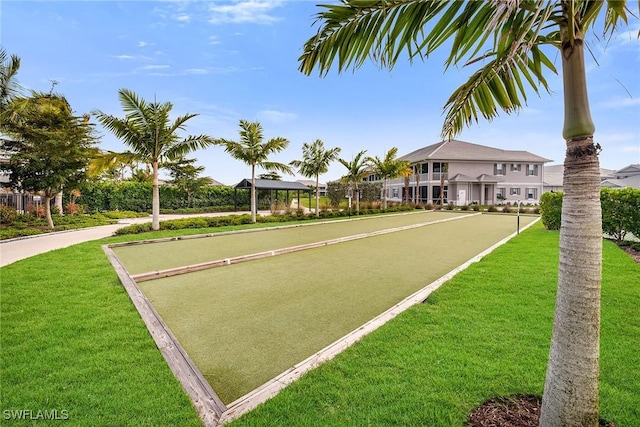 view of property's community featuring a lawn