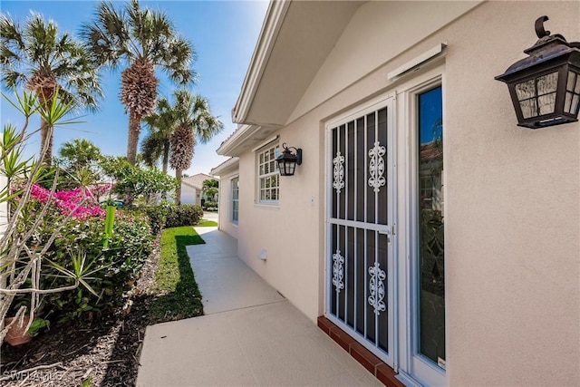 view of exterior entry with stucco siding