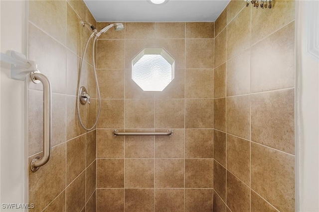 bathroom featuring tiled shower