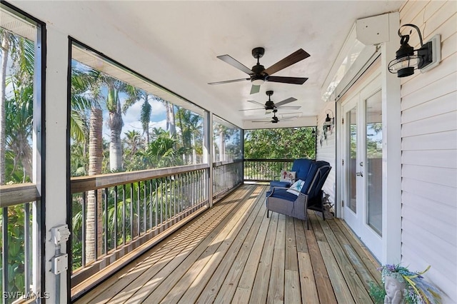 sunroom featuring a ceiling fan