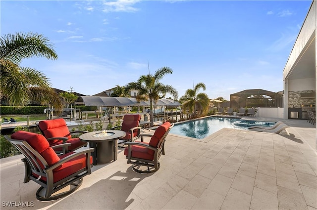 836 Miramar Ct, Cape Coral, FL 33904 - view of swimming pool featuring a pool with connected hot tub, an outdoor fire pit, and a patio