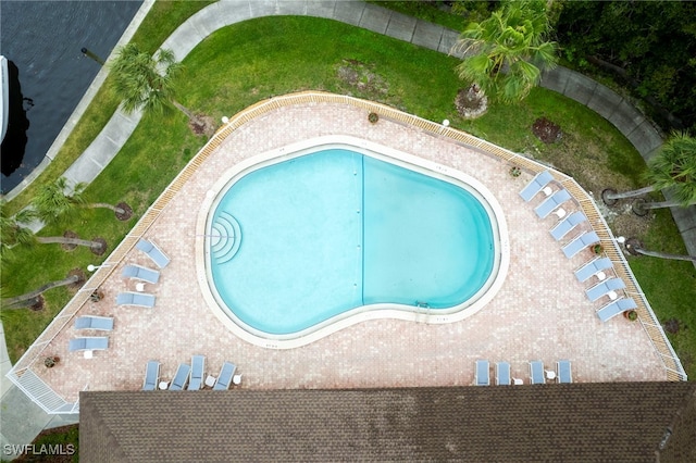 view of swimming pool