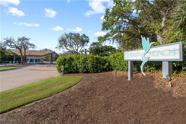 surrounding community with decorative driveway