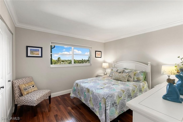 bedroom with baseboards, wood finished floors, a closet, and ornamental molding