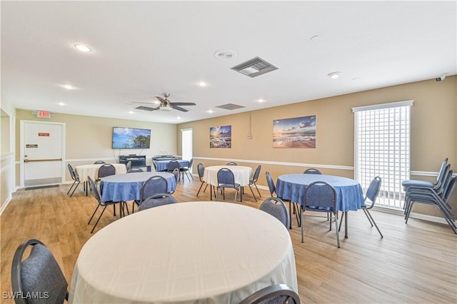 dining room featuring light wood finished floors, visible vents, baseboards, ceiling fan, and recessed lighting