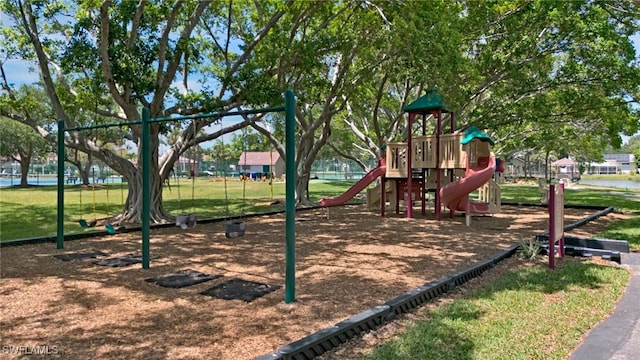 14571 Glen Cove Dr Unit 1001, Fort Myers, FL 33919 - community play area with a yard